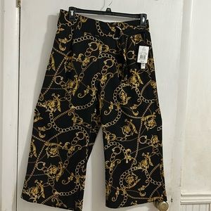 NWT Joe B by Joe Benbasset Women’s Wide Leg Black & Gold Chain Print Pants.
